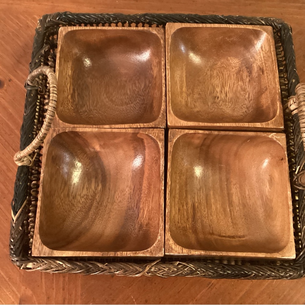 Wicker and wood bowl serving set